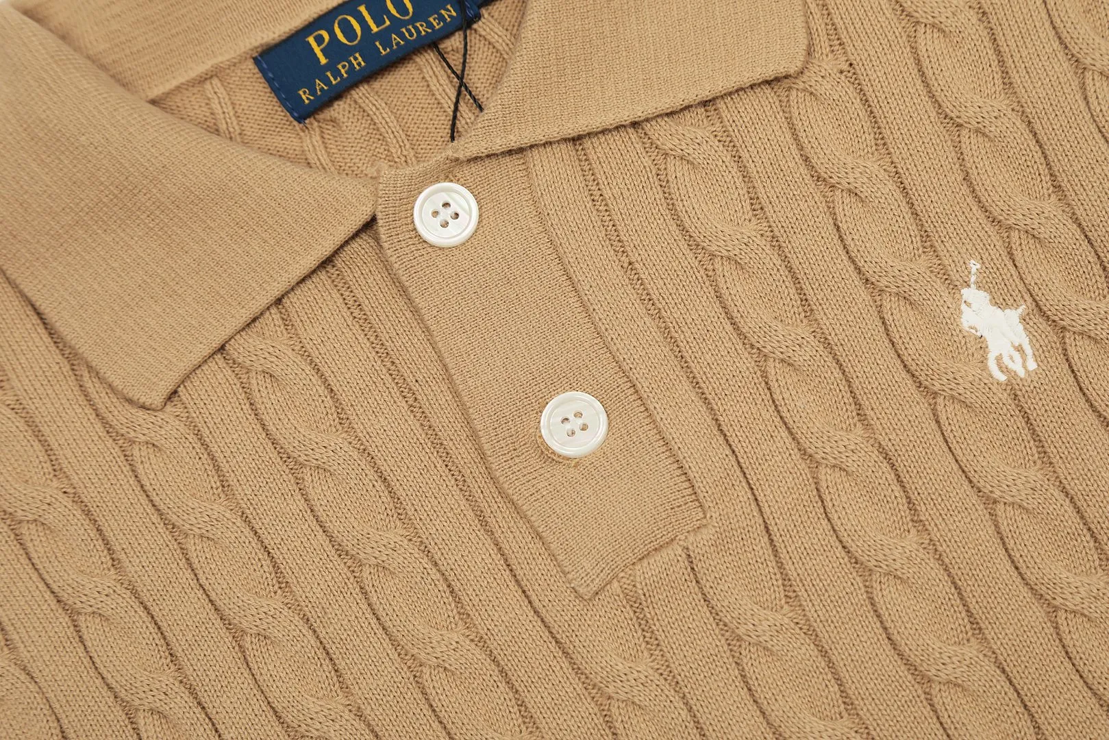 🅿️176 "Top quality" Style number: DS022# (not off the shelves all year round) [Ralph Lauren POLO lapel solid color pony embroidered logo knitted short sleeves] ✅Ralph Lauren Ralph Lauren classic basic versatile all-season cardigan knitted short sleeves ✅Main supplier platform live broadcast Wholesale entities Replenish when out of stock Not off the shelves ✅ZP quality 1:1 version Scan the code to enter the GF website Counter quality ✅Details and quality are the only one in Guangzhou. Imported quality cotton yarn focuses on high-end and cost-effective. Needless to say good quality. ✅The version is restored to the original order. The maximum size can be worn up to 160 pounds. Loose, comfortable and stress-free.